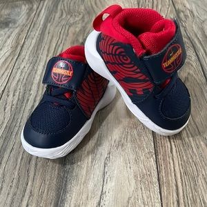 Nike team hustle basketball shoe. Size 3C, only worn once